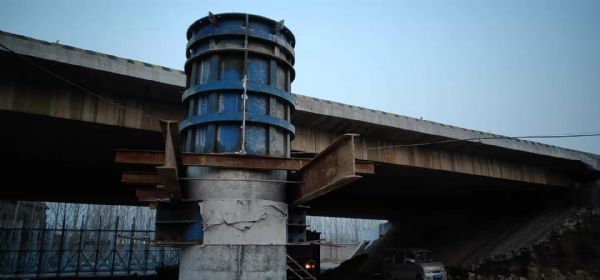 葛洲壩巨單高速-抱箍、系梁模板施工中